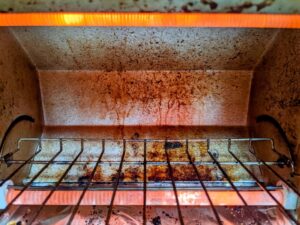 オーブントースターの掃除方法は？頑固な汚れの落とし方や掃除頻度を解説