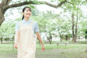 家政婦に介護のサポートを依頼する場合の費用はどれくらい？